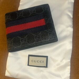 GUCCI GG Supreme Men’s wallet